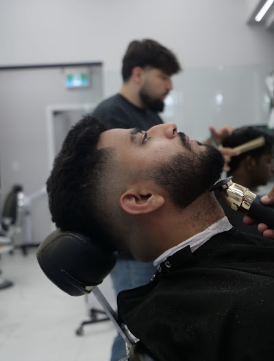 Tips for Keeping Your Facial Hair Sharp Between Visits